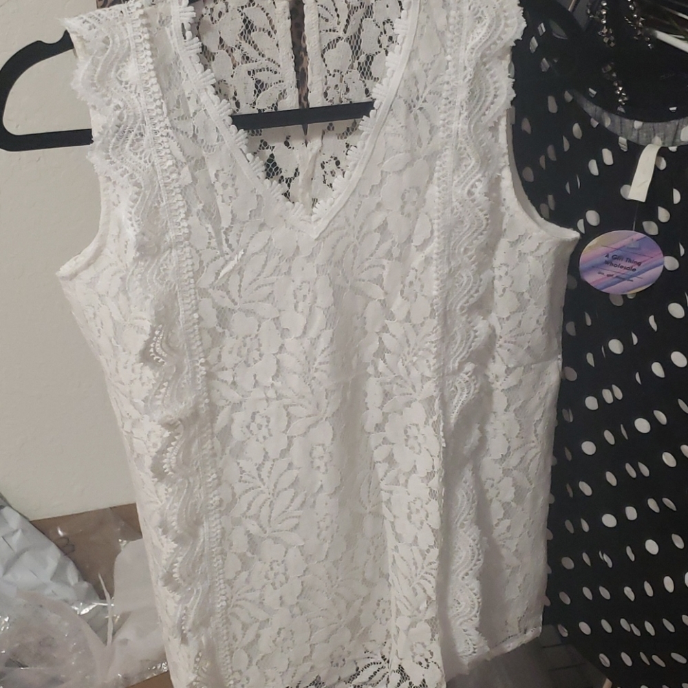 🍁New White lace tank - Picture 7 of 12